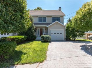 423 Oldfield Rd, Fairfield, CT 06824