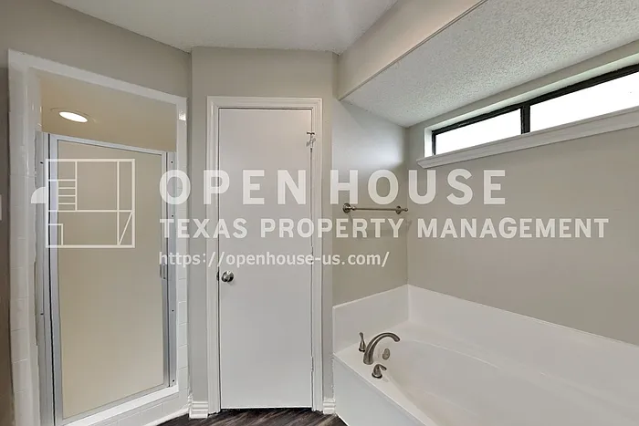 1601 Barclay Dr — Photo 11