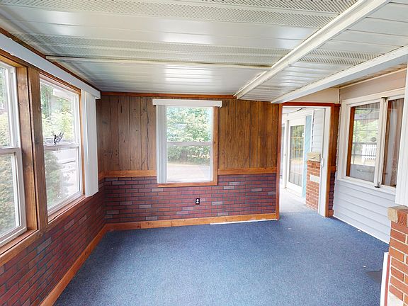 5th image of 301 S Highland St