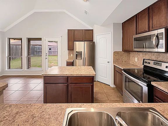 5th image of 2609 Blue Bayou Dr