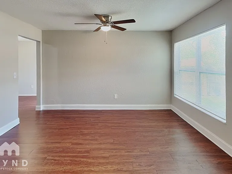 209 Banyan Ct — Photo 6