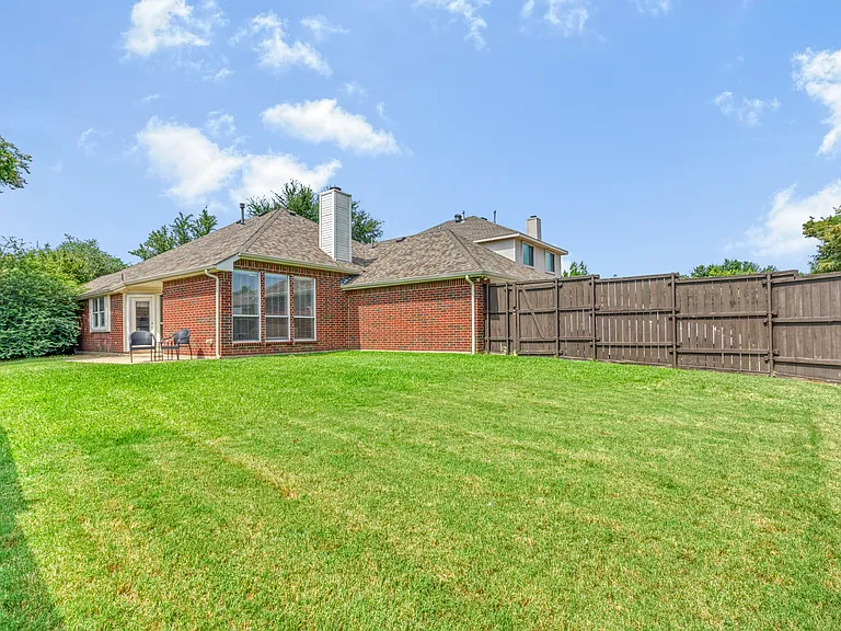 1438 Royal Oaks Dr — Photo 26