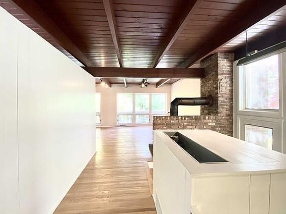 4th image of 46 Madison Ave