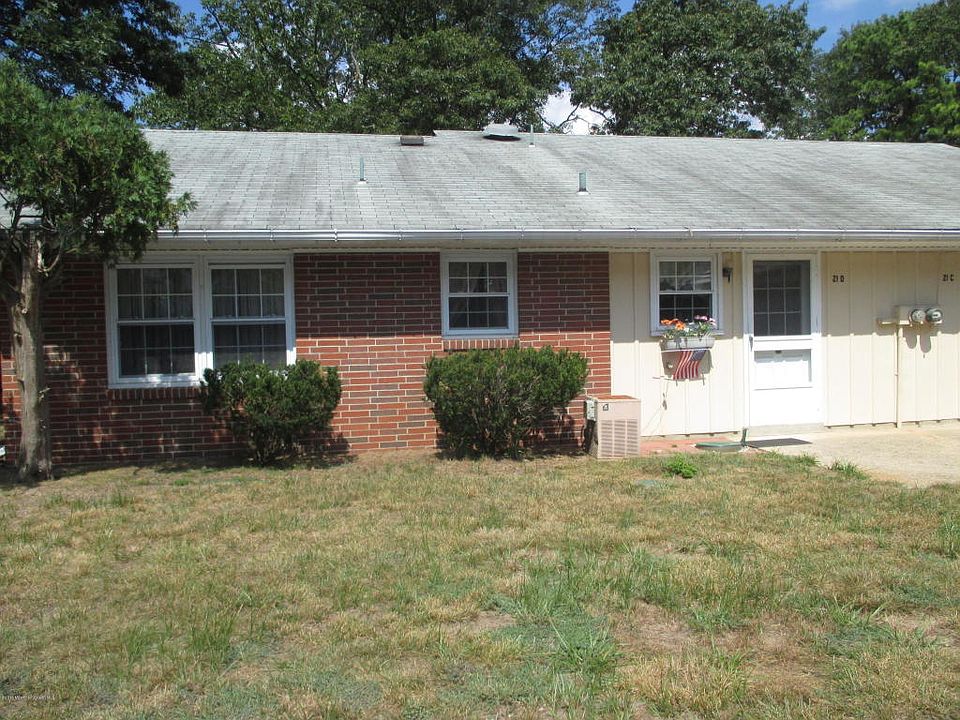 1st image of 21D Buckingham Dr #21D