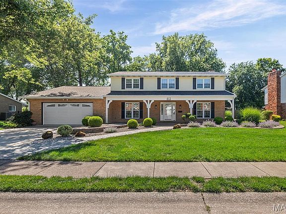 3rd image of 813 Meadowlark Dr