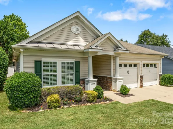 611 Tee Ridge Ct, Fort Mill, SC 29715