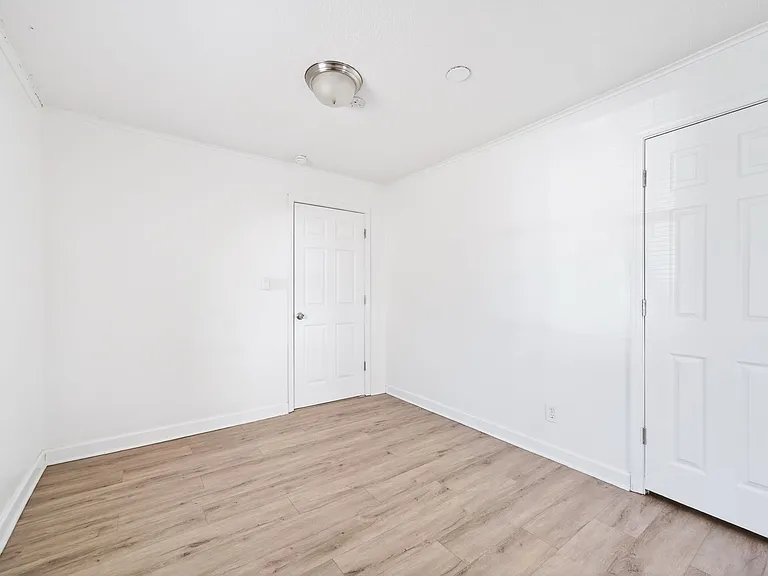 505 E Maple Ave — Photo 10