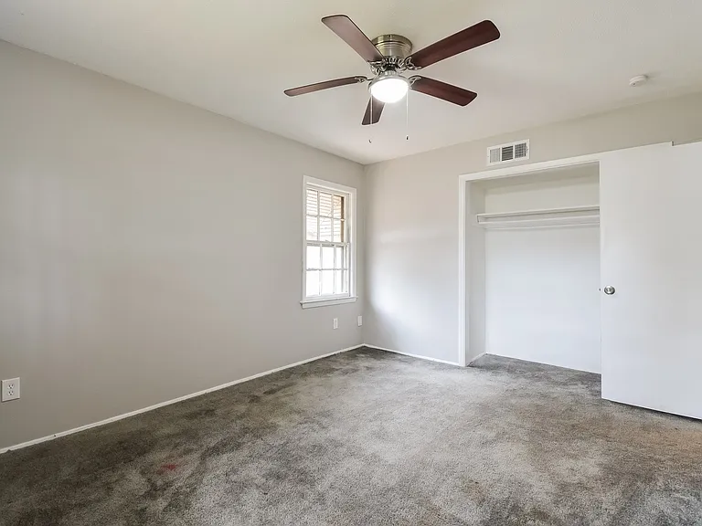 332364_027_bedroom_13547554.jpg