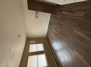 105 Pecos Pl #B, Plainview, TX 79072