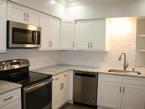4th image of 919 NW 42nd Ter