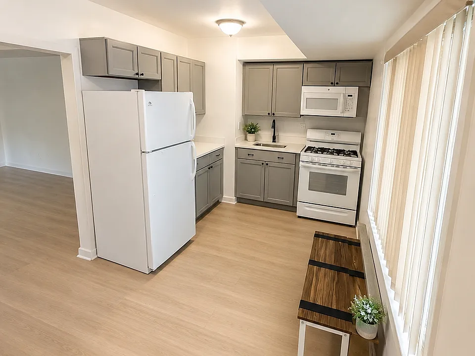 160 Myrtle Ave #1