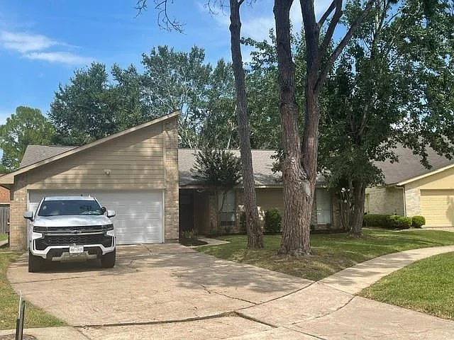 3807 Lamplighter Cir — Photo 1