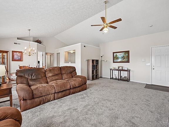 5th image of 150 Gateway Dr APT G