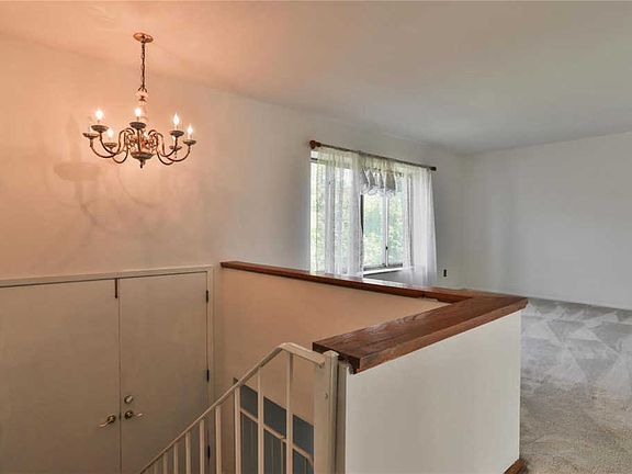 5th image of 2404 Farnham Ct