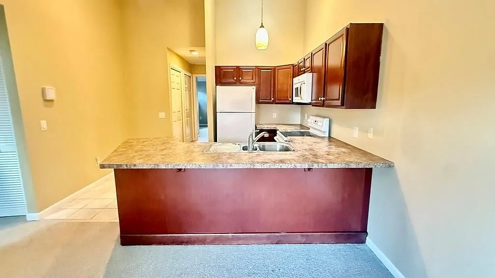 1 bed, 1.0 bath, 726 sqft, $1,950 — Photo 4
