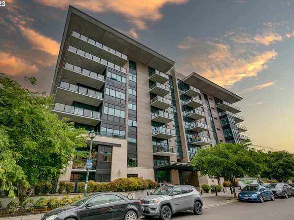 1830 NW Riverscape St APT 411, Portland, OR 97209