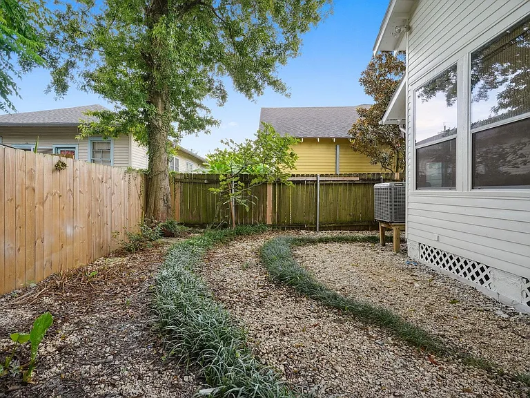 2519 Octavia St — Photo 12