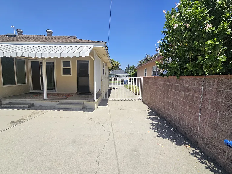 7618 Cleargrove Dr — Photo 26