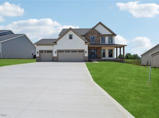 2414 Ledgestone Dr NW, Uniontown, OH