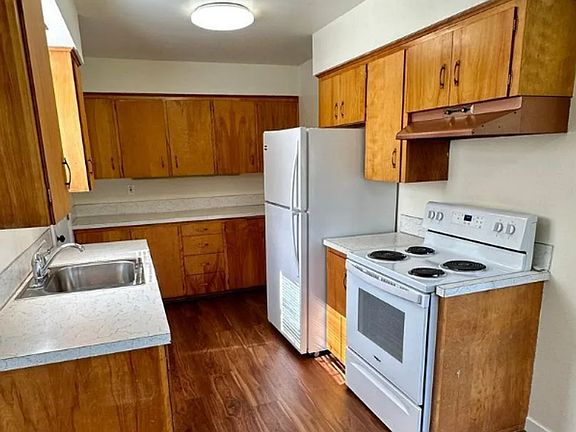 2nd image of 402-404 Bryant St #402