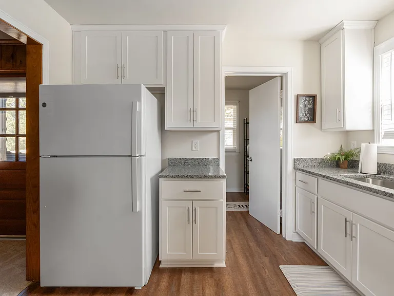 8702 Claymont Dr — Photo 36