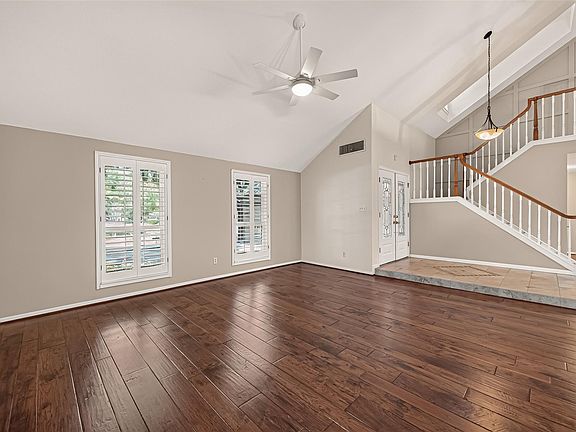 5th image of 303 Longview Dr