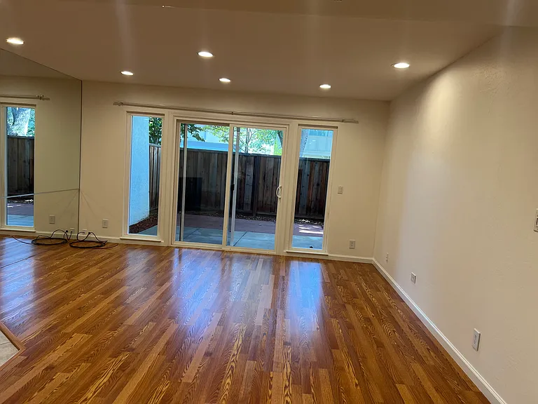 10323 Mary Ave — Photo 6