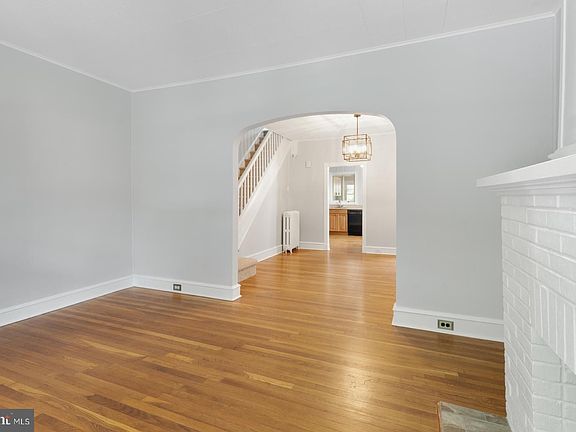 5th image of 4782 Silverwood St