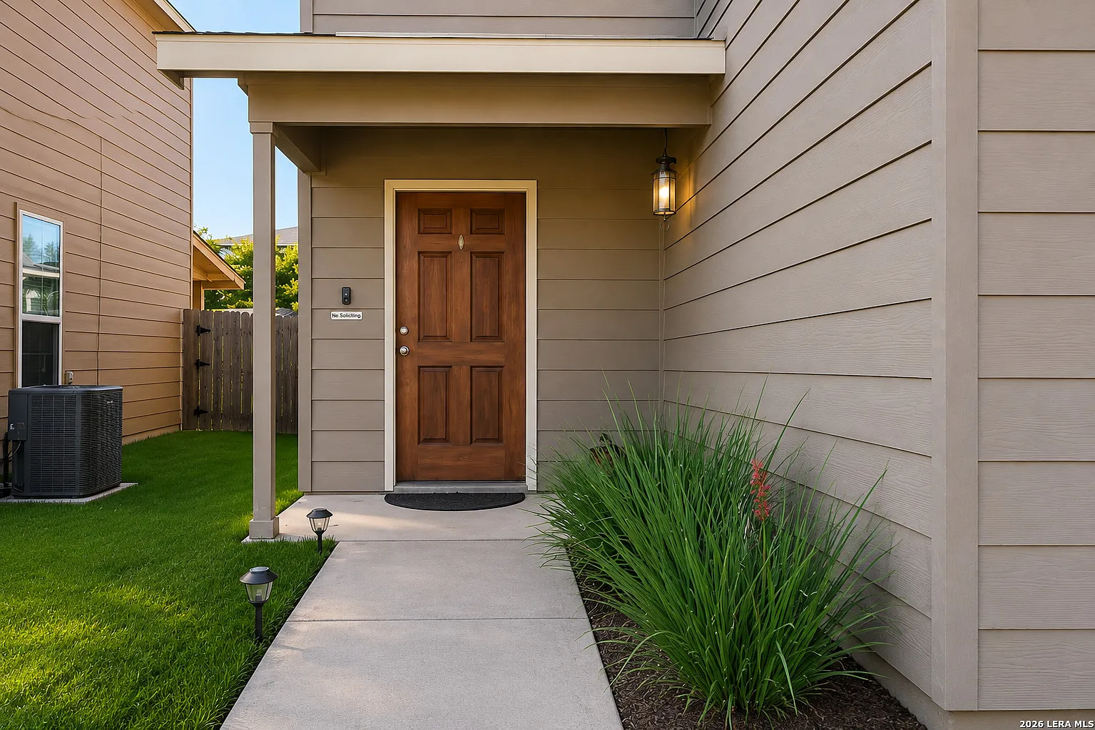 3 bed, 2.5 bath, 1600 sqft, $1,999 — Photo 2