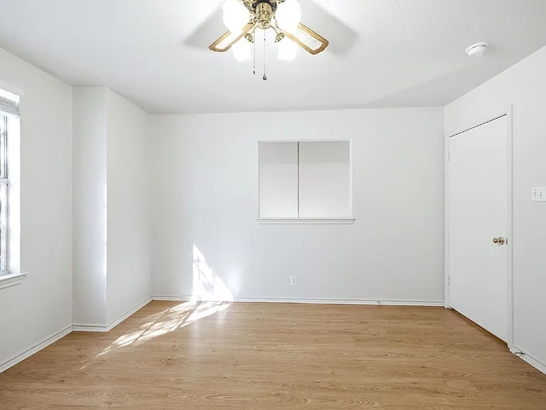 832 Dimrock — Photo 41