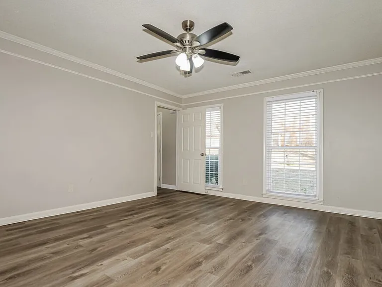 329 Locust Grove Dr — Photo 11