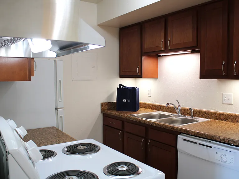 Huntington Place Apartments — Photo 29