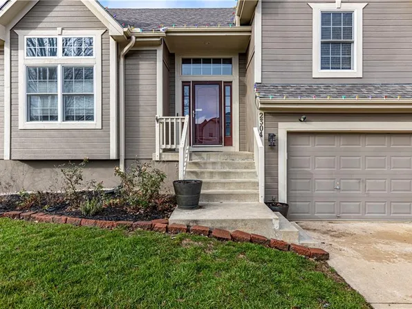 2304 SW Pheasant Trl, Lees Summit, MO 64082