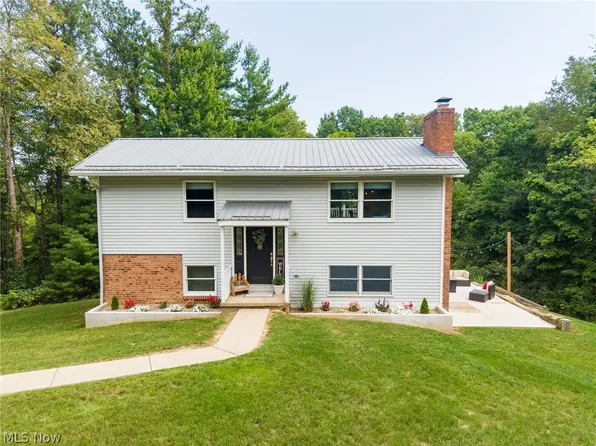 11349 Indian Hills Dr NE, Bolivar, OH 44612