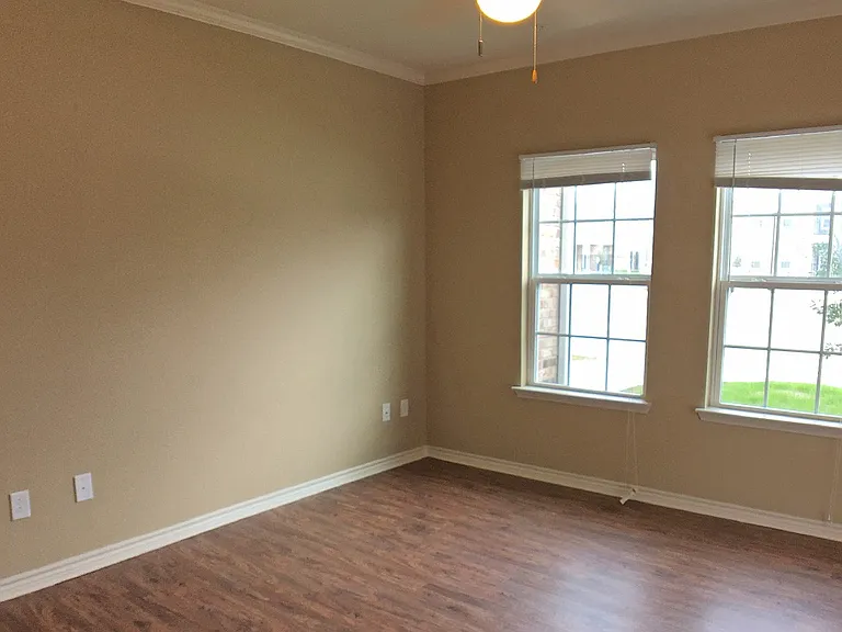 Whispering Oaks — Photo 10