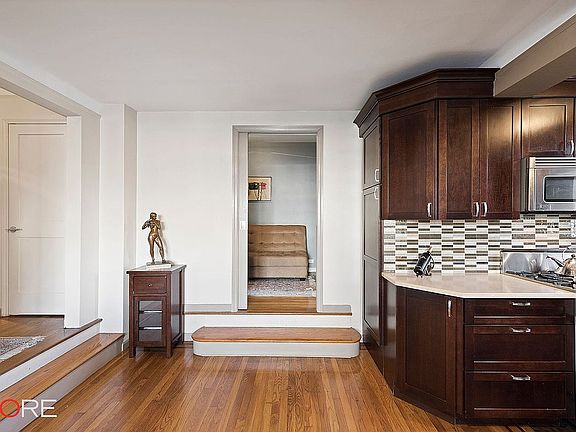3rd image of 200 W 20th St #711/12
