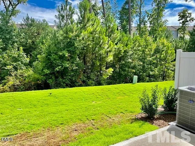 1038 Manorhaven Dr — Photo 2