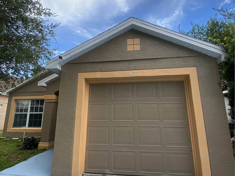 422 Rollins Dr — Photo 1