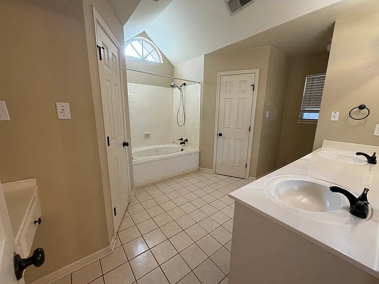 18504 Perkins Oak Rd — Photo 7
