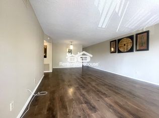 2402 Ecuadorian Way APT 28, Clearwater, FL 33763
