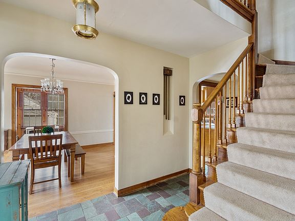2nd image of 6863 N Wildwood Ave
