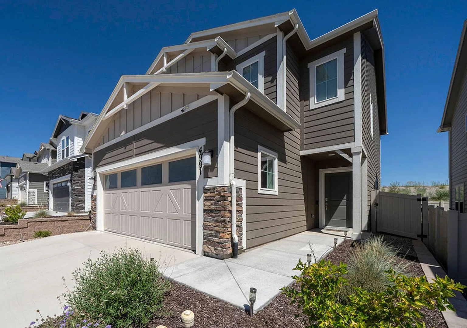 Fully Furnished 3 Bedroom 2.5 Bath Home — Photo 2