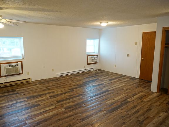 3rd image of 507 8th St APT 302