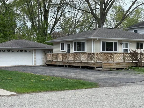 7218 Garvin Ter, Waterford, MI 48329