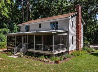 178 Close Quarters Dr, White Stone, VA 22578