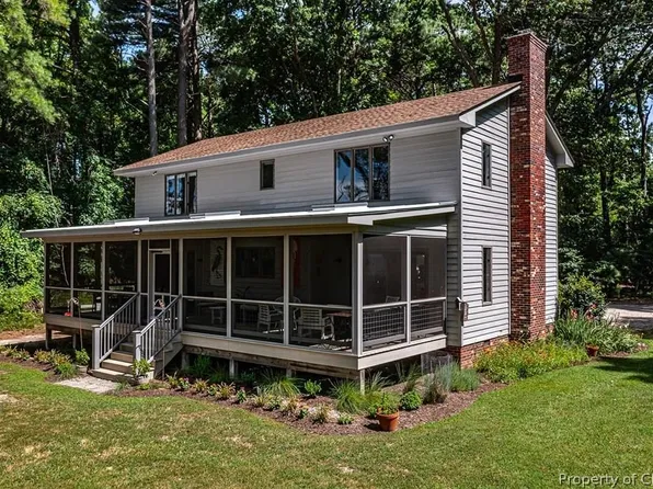 178 Close Quarters Dr, White Stone, VA 22578