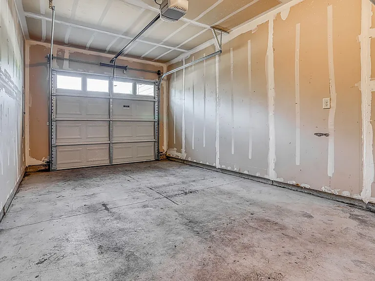 8226 NE 20th St — Photo 24