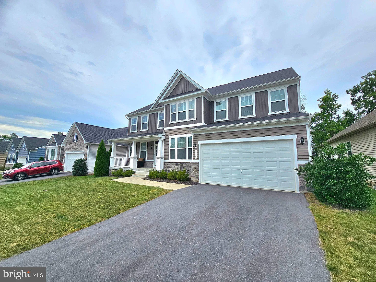 6 bed, 3.5 bath, 3946 sqft, $3,850 — Photo 2