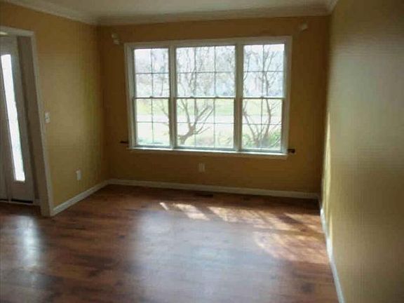 4th image of 221 Almahurst Dr