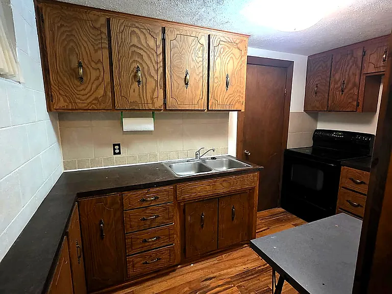 612 W Mission Ave #F — Photo 5